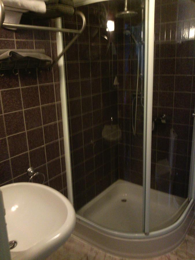 Hotel Golden Dragon Dessel Quarto foto